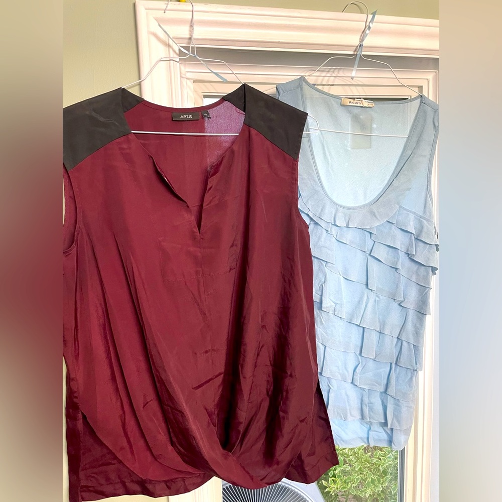 Bundle of 2 Sleeveless blouses